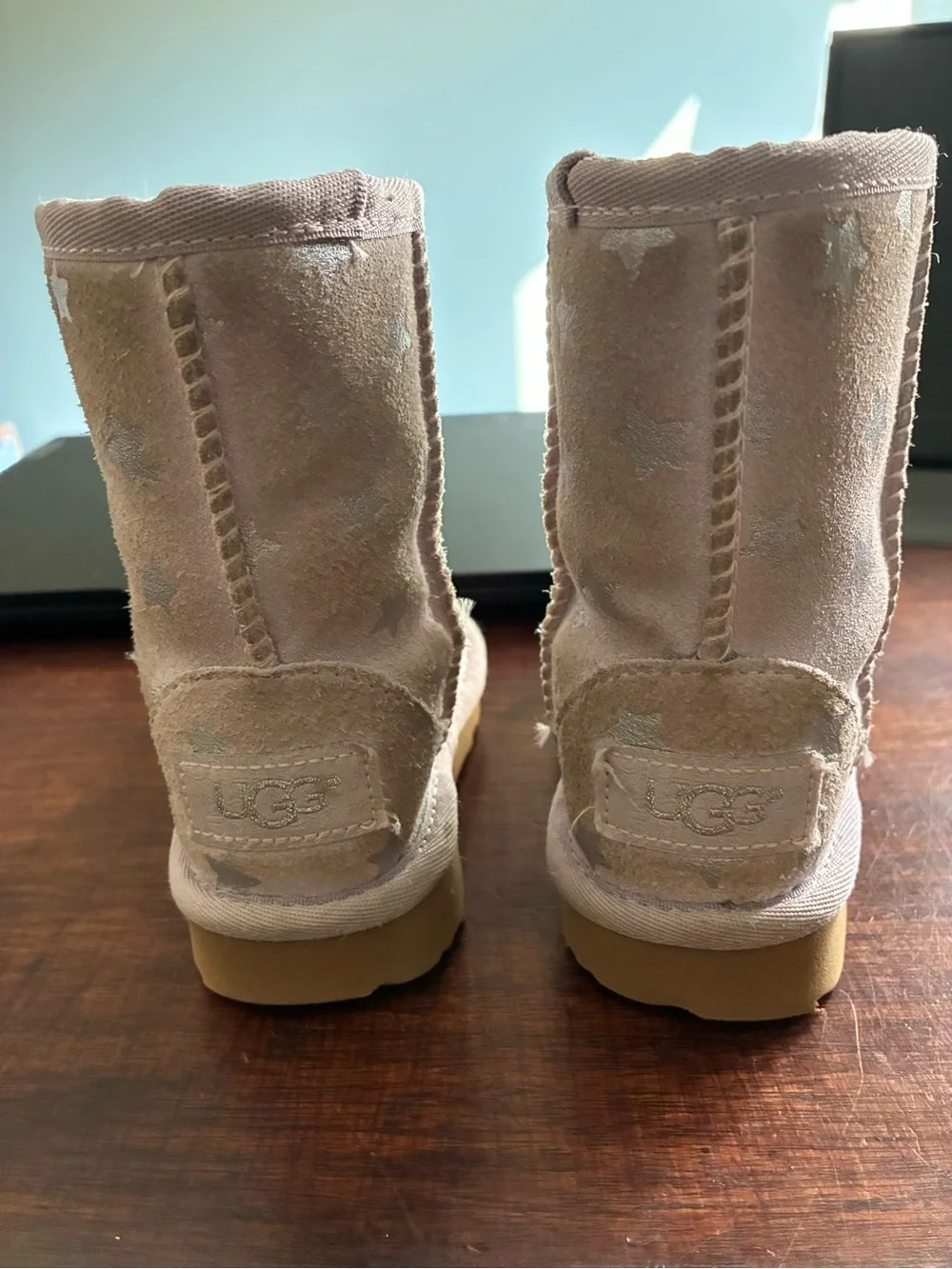 UGG Classic Short II Toddler Star Suede Boots - Lilac Pink size 6
